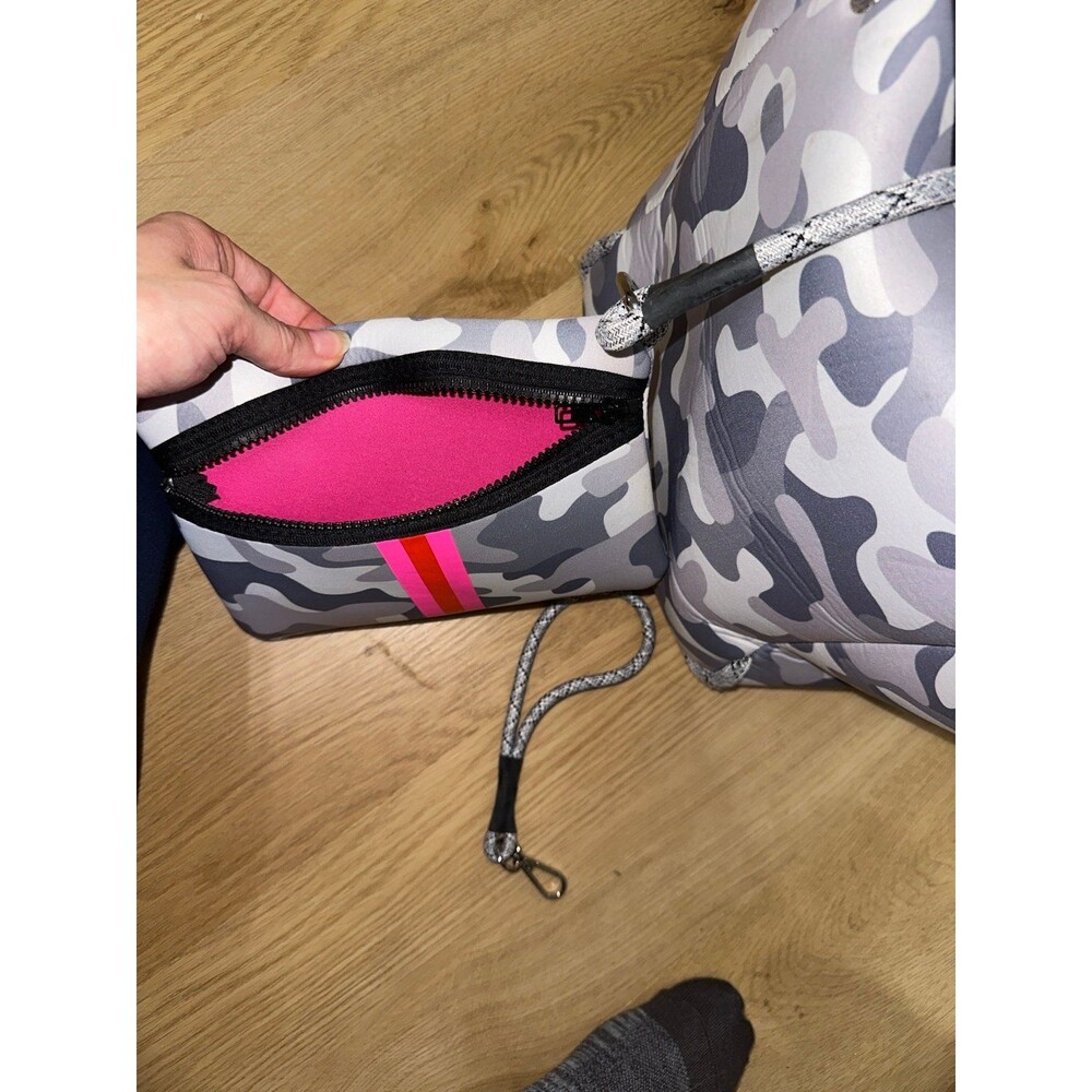 Haute shore grey and pink camo large tote - Picture 2 of 7